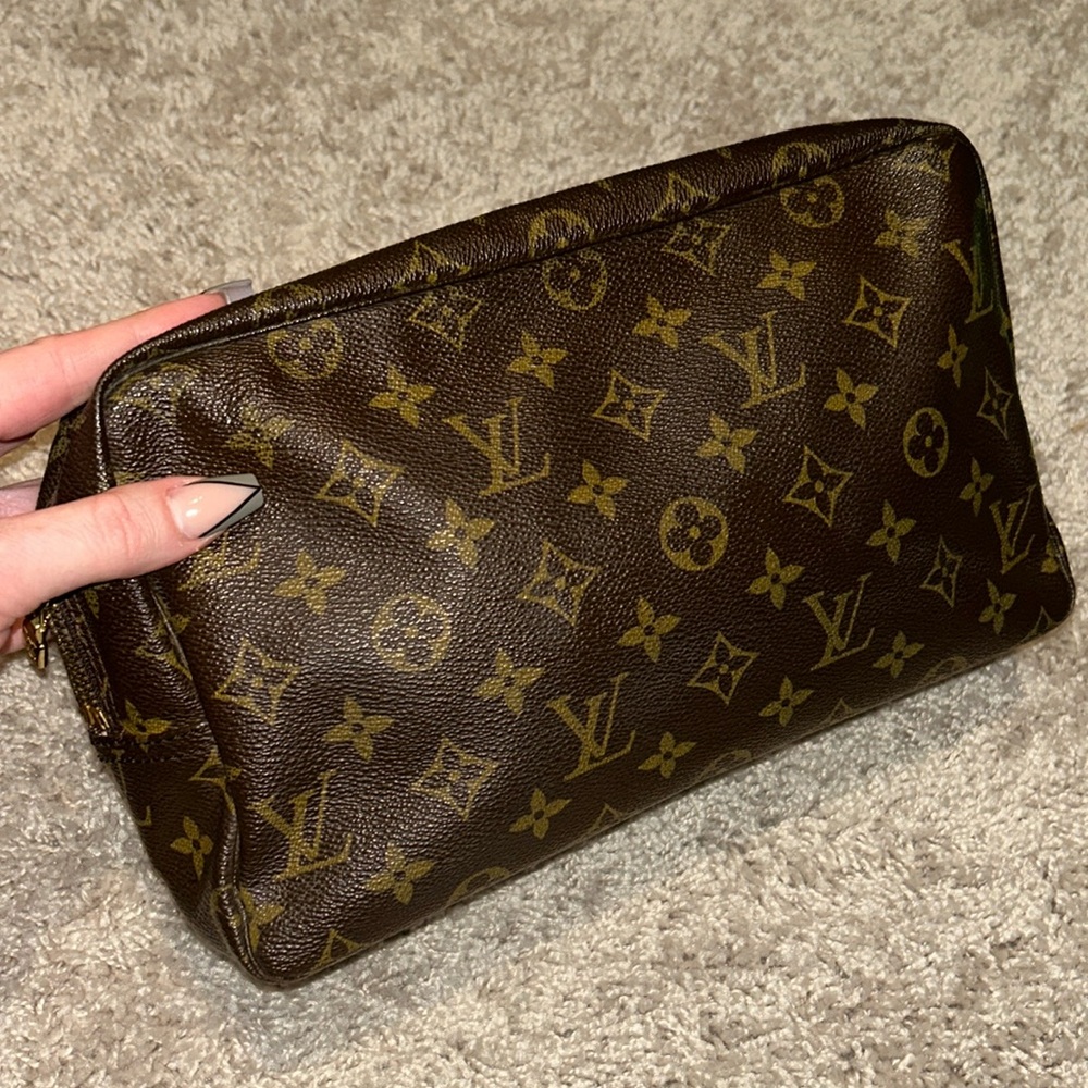 LOUIS VUITTON TROUSSE TOILETTE 28 MONOGRAM TOILETRY BAG